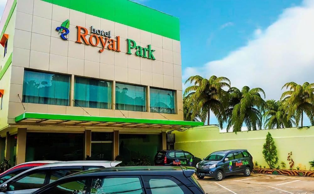 Royal Park Hotel Samarinda Exterior photo