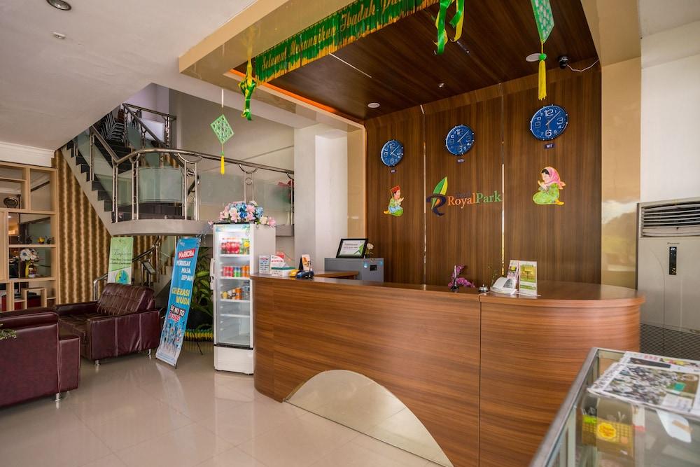 Royal Park Hotel Samarinda Exterior photo